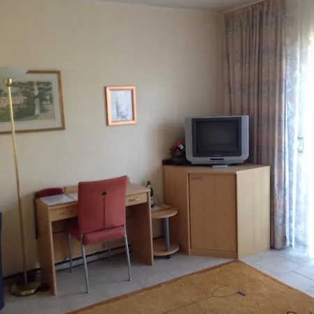 艾尔米尼斯旅馆 招待所